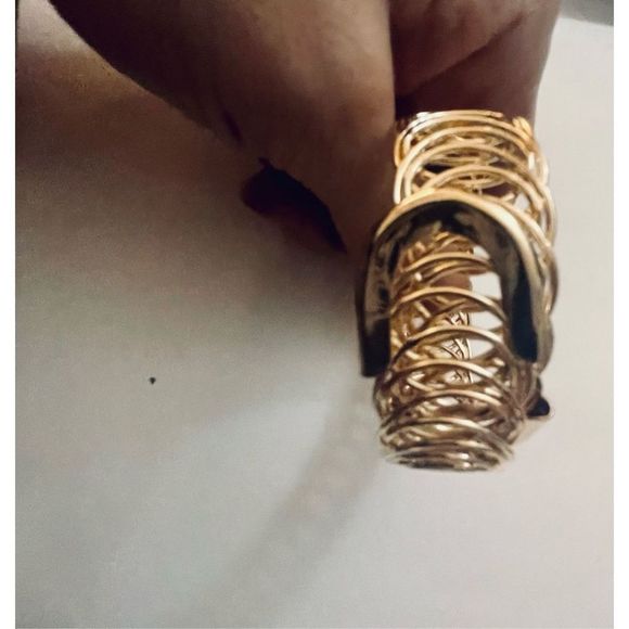 PRETTY GOLD BOHO SPIRAL BRACELET - Picture 6 of 7